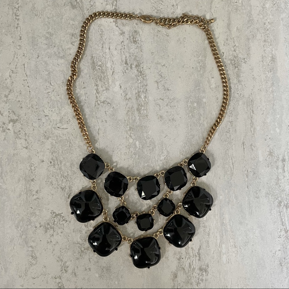 Black circular statement necklace 🖤